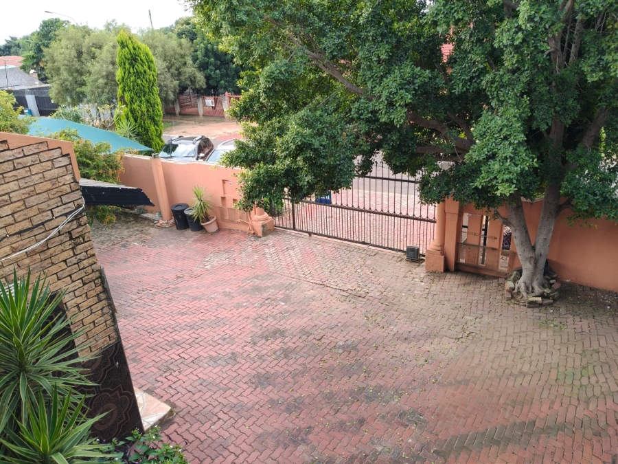 Commercial Property for Sale in Heuwelsig North West
